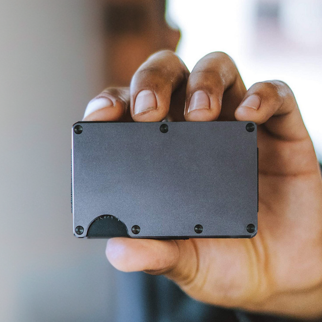 Robustes Slim Wallet aus Edelstahl – platzsparend und funktional für unterwegs