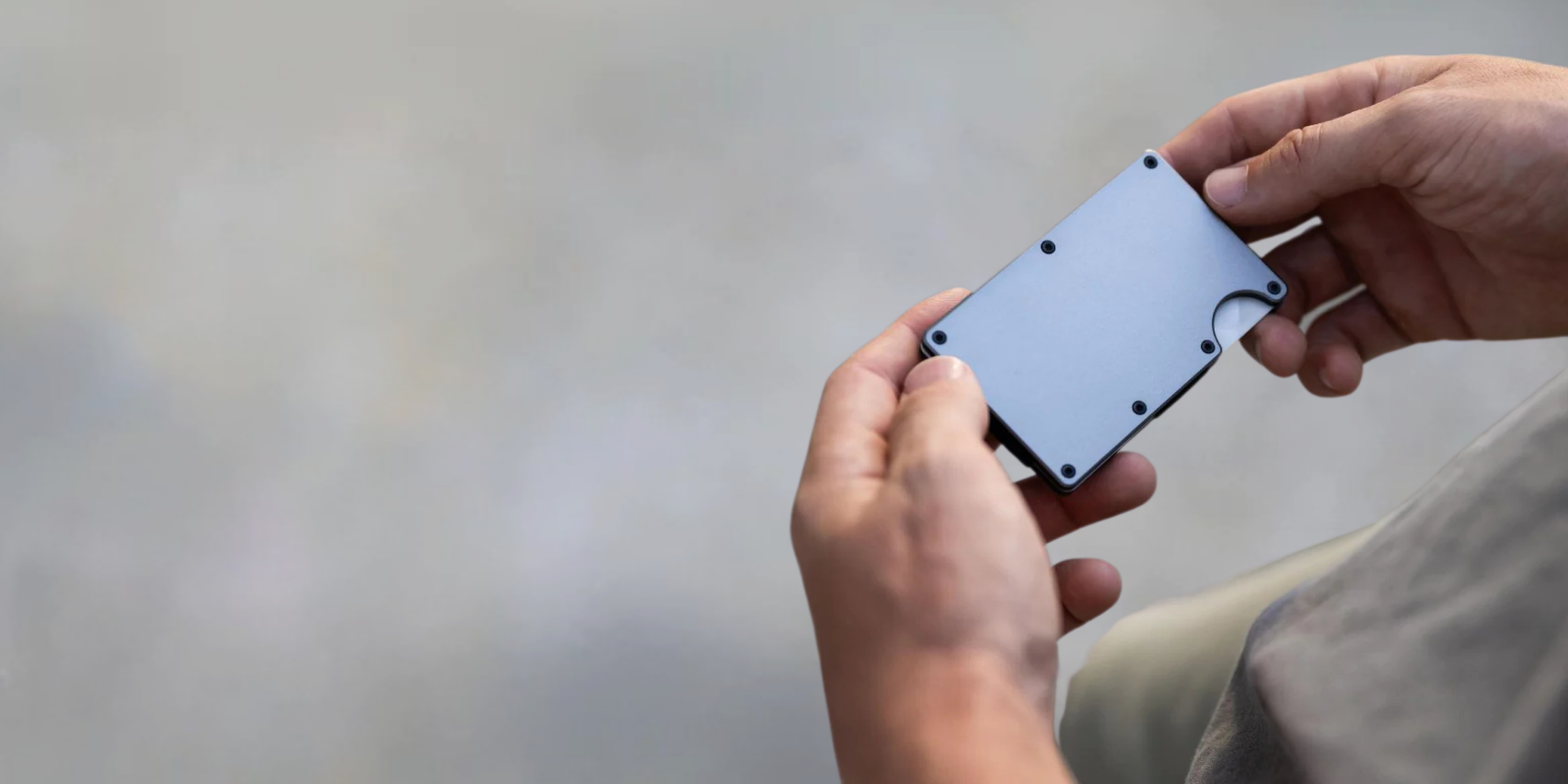 Slim Wallet aus Metall – kompaktes, minimalistisches Design für Karten und Bargeld